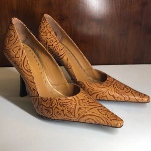 BCBG point toe brown embossed heels